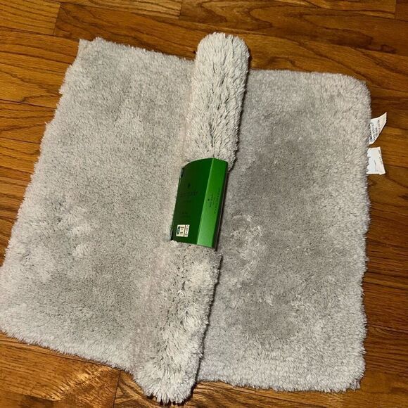 Kate Spade Bathroom Rug Fuzzy Light Gray 17x24” NWT - Picture 3 of 5